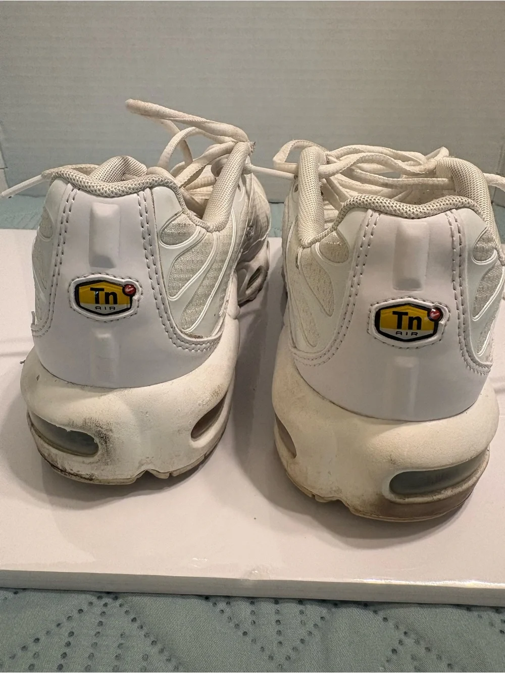 Nike Air Max Plus Shoes Triple White Mesh Running Sneaker CW7044-100 GS Sz 7Y